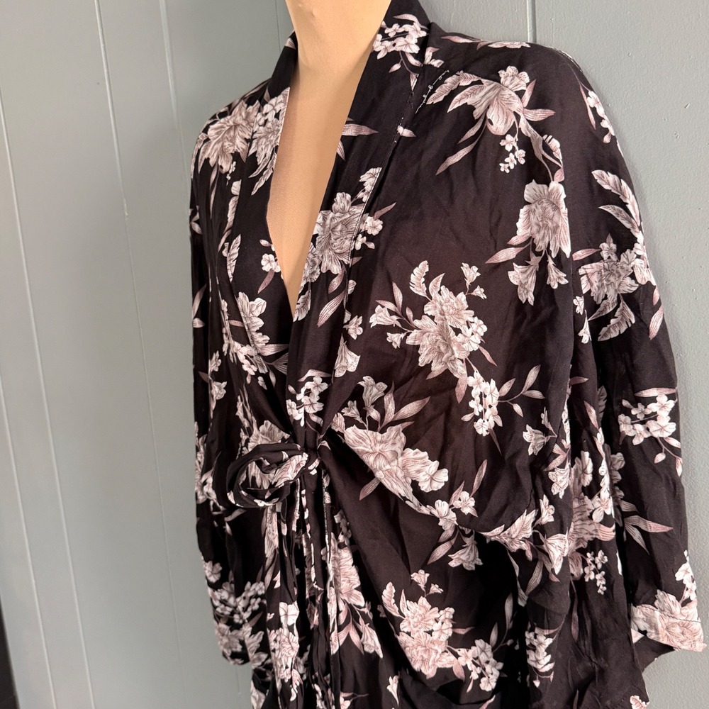 Spiritual Gangster Womens Black Floral Kimono Robe Wrap OS Boho Coverup READ - Picture 11 of 11